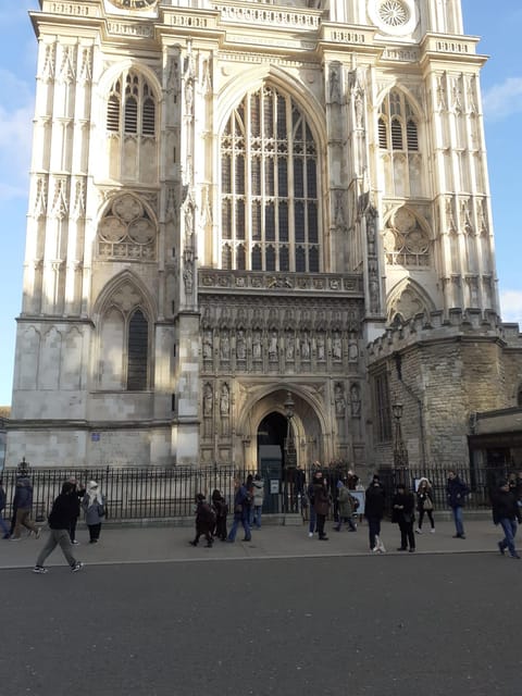 London: Central London Outdoor Tour - What the guides add