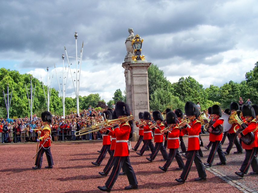 London Changing of the Guard Tour - Front Row 12 guests 2,5h - Why this Changing of the Guard tour is different
