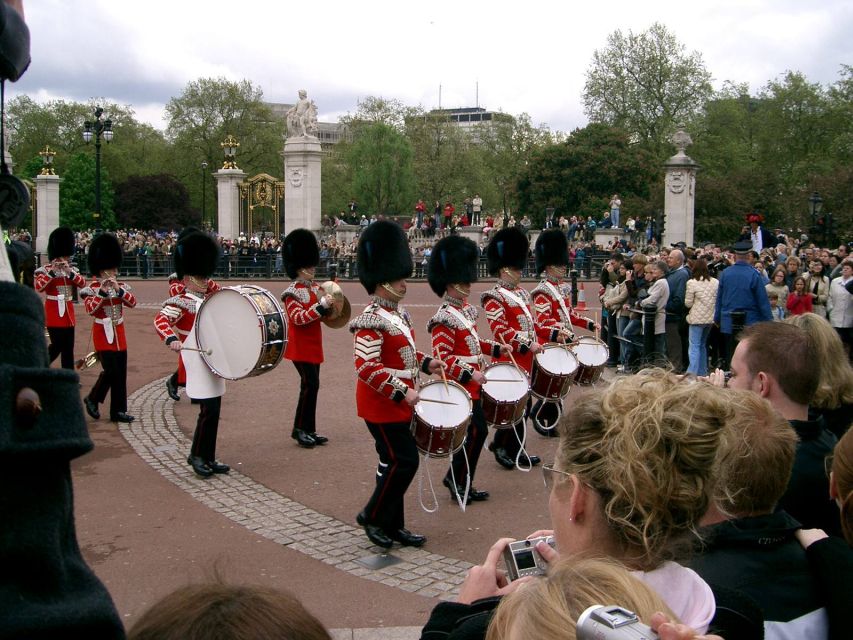 London Changing of the Guard Tour - Front Row 12 guests 2,5h - Following the guards along the Mall