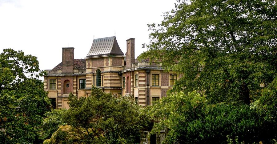 London: Entry Ticket to Eltham Palace and Gardens - Why Eltham Palace feels so different