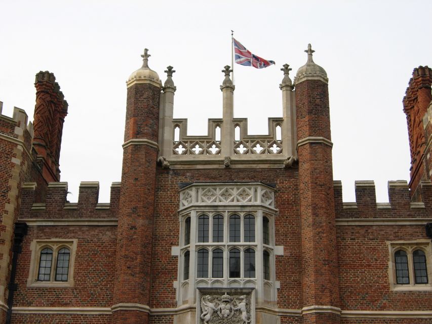 London: Hampton Court Private Guided Tour - William and Mary add a second royal chapter