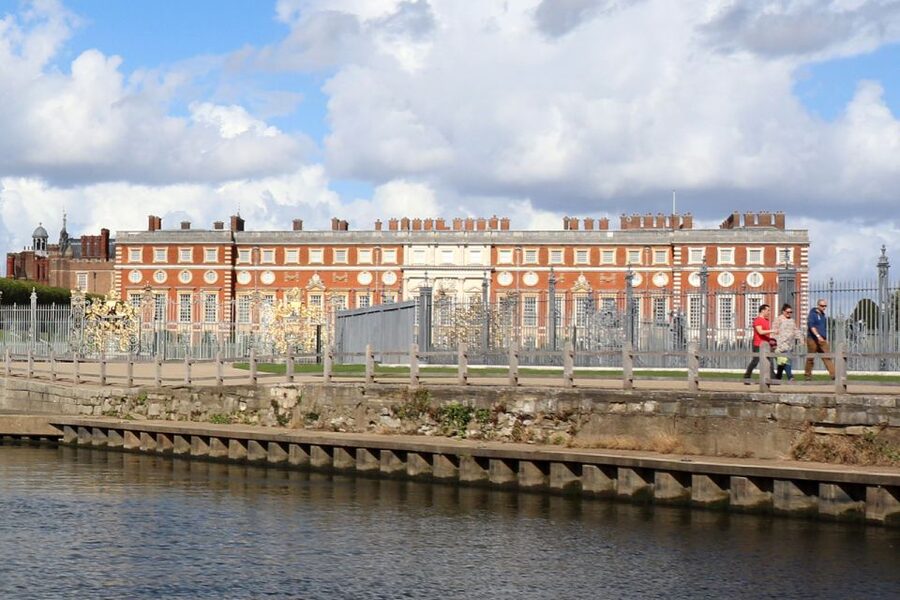 London: Hampton Court to Richmond River Thames Cruise - Arriving Near Richmond’s Riverside