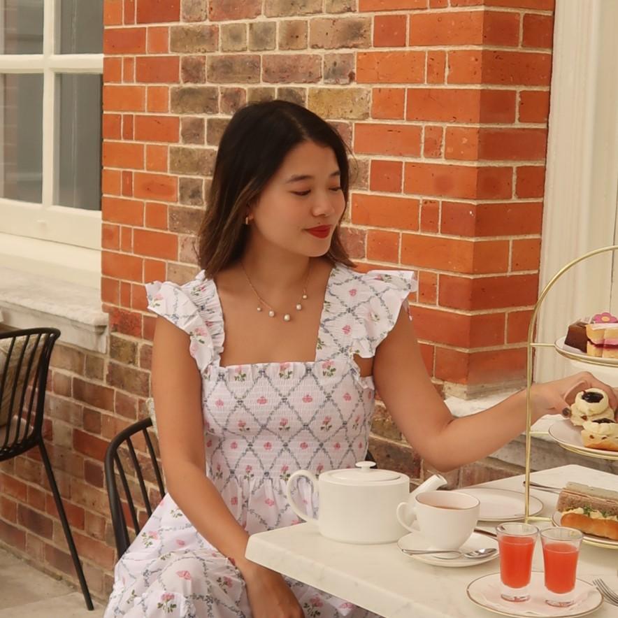 London: Kensington Palace Afternoon Tea & Guided Walk - Starting at Queensway Station