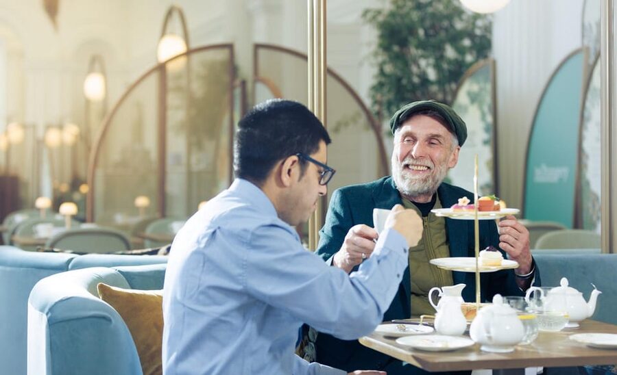 London: Kensington Palace Tour, Guard Change & Afternoon Tea - Who will enjoy this royal half-day?