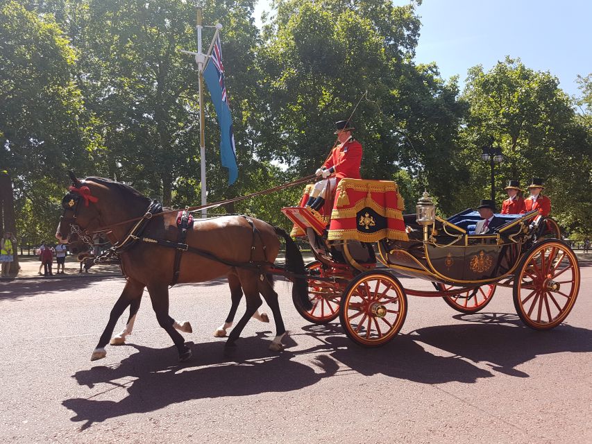 London: Palaces and Parliament Walking Tour - The Mall and Trafalgar Square
