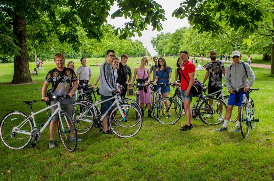 London: Parks and Palaces Guided Morning Bike Tour - Hyde Park, Royal Albert Hall, and Wellington Arch