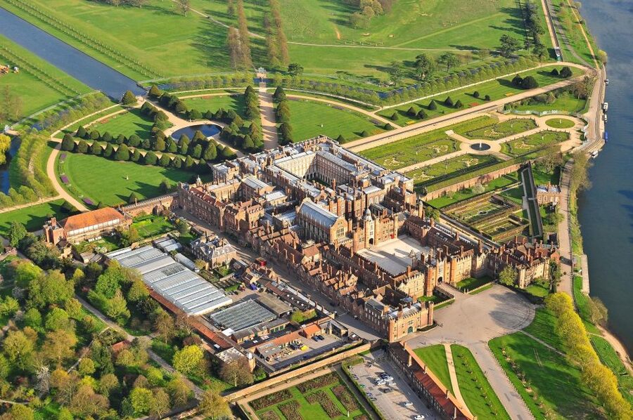 London: Royal Hampton Court Guided Tour with Afternoon Tea - Sunken gardens, Tudor kitchens, and the Tiltyard