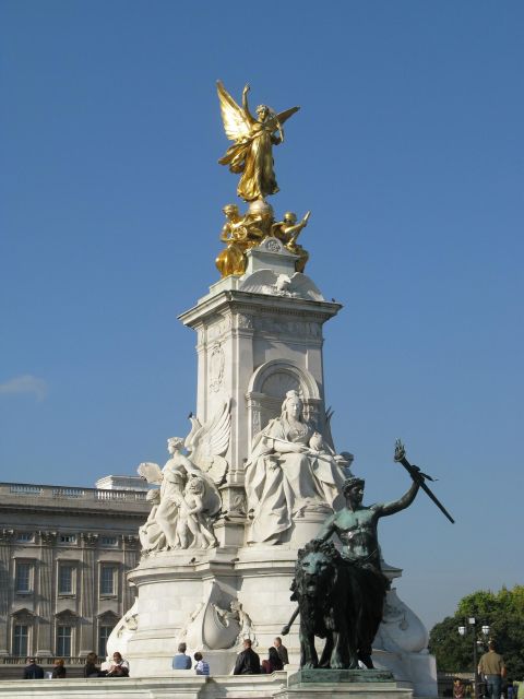 London Royal Tour - Buckingham Palace Entry - 12 guests 2,5h - What the walking guide adds