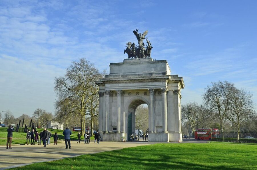 London Royal Tour - Buckingham Palace Entry - 12 guests 2,5h - Who will enjoy this experience most