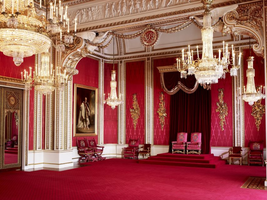London: Royal Walking Tour and Buckingham Palace Audio Tour - Starting at William III’s Statue in St. James Square