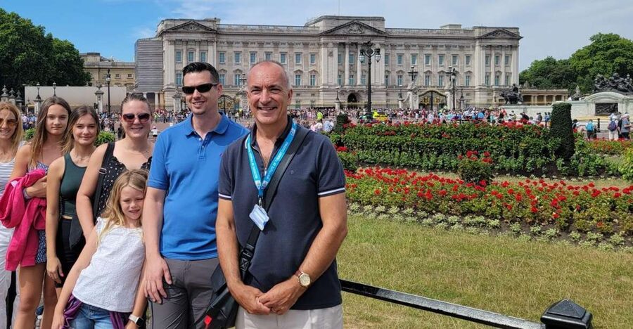 London: Royal Walking Tour and Buckingham Palace Audio Tour - St. James’s Park: A Short Royal Walk