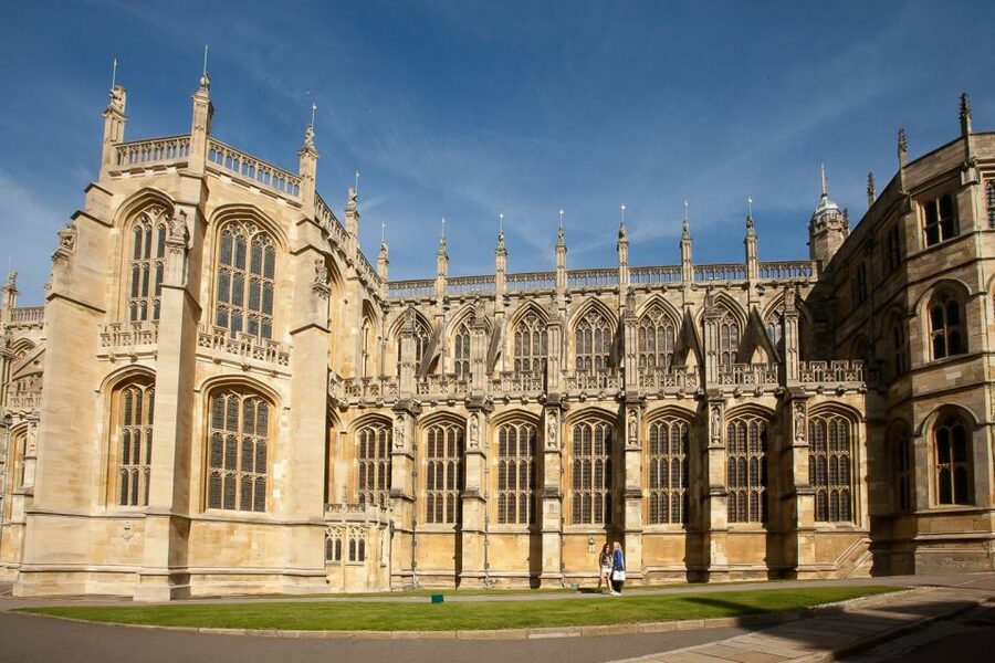 London: Stonehenge, Windsor Castle, Bath, Lacock & Pub Lunch - The coach ride and the rhythm of the day