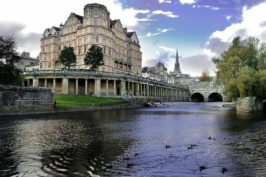 London: Stonehenge, Windsor Castle, Bath, Lacock & Pub Lunch - What is included, and where extra costs appear