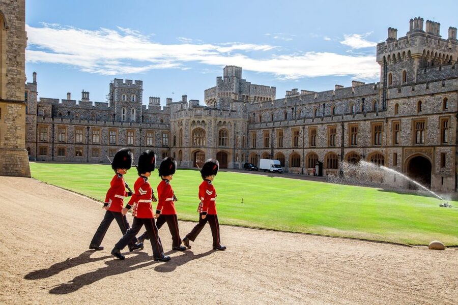 London: Stonehenge, Windsor Castle, Bath, Lacock & Pub Lunch - Windsor Castle: royal rooms and a famous chapel