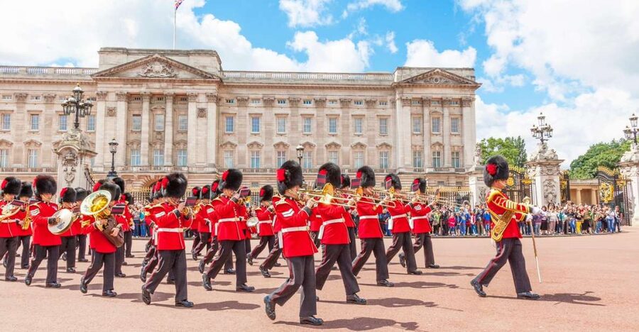 London: The Changing of the Guard Tour and Buckingham Palace - Key points to know before you book