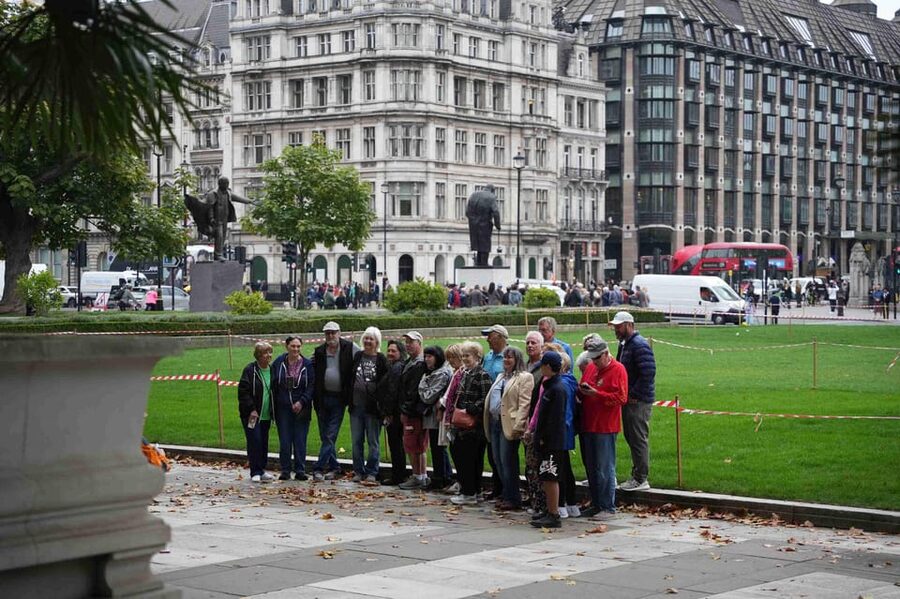 London: Westminster Abbey, Big Ben, Buckingham Palace Tour - Downing Street and the working side of Westminster