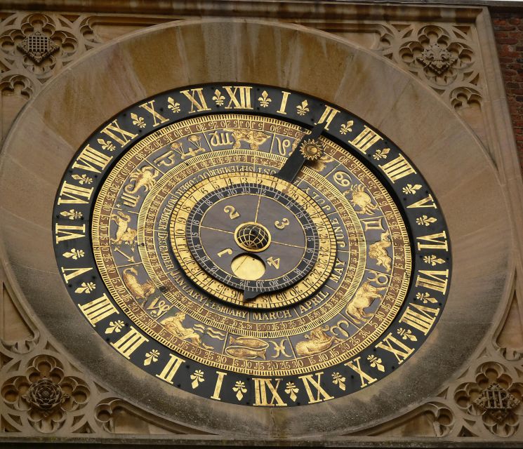 London: Windsor Castle & Henry VIII's Hampton Court Palace - Guide quality shapes the whole day