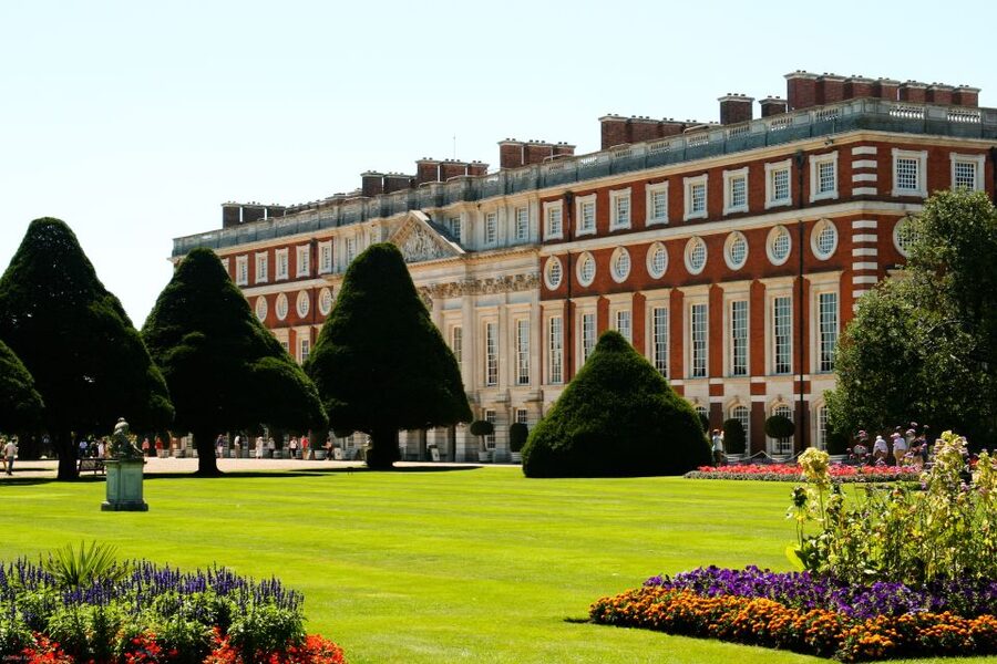 London: Windsor Castle & Henry VIII's Hampton Court Palace - Why these two palaces work well together