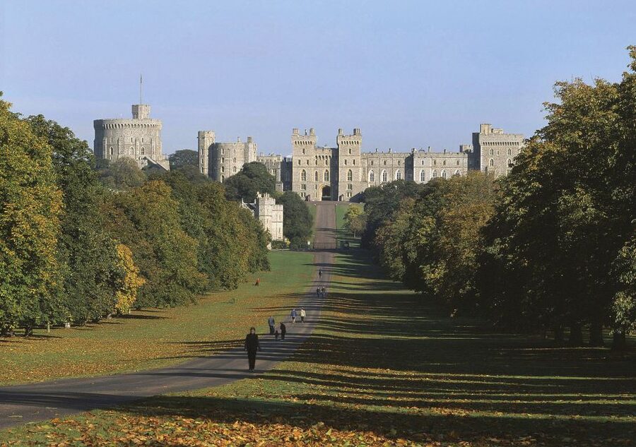 London: Windsor Castle & Henry VIII's Hampton Court Palace - Hampton Court’s gardens and maze need planning