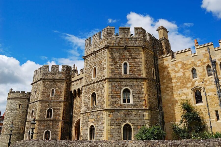 London: Windsor Castle, Stonehenge, and Bath Day Trip - A coach day that depends on good guides