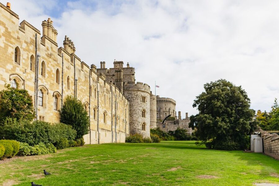 London: Windsor Castle, Stonehenge & Bath Full-Day Tour - Who should book this tour
