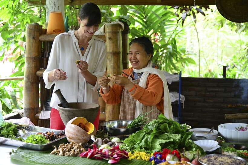 Luang Prabang: Cooking Class at the Former Royal Palace - From Victoria Xiengthong Palace to the morning market