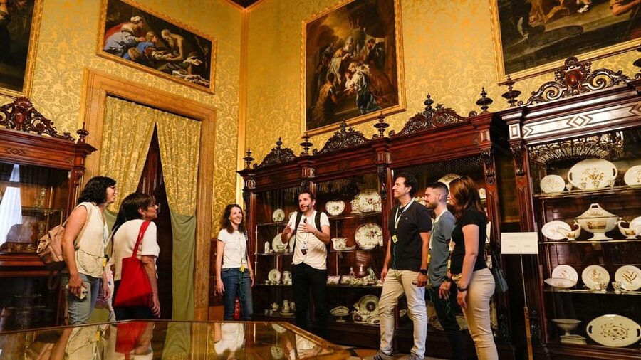 Madrid: 4-Hour Bus Tour with Royal Palace Admission - Entering the Royal Palace of Madrid