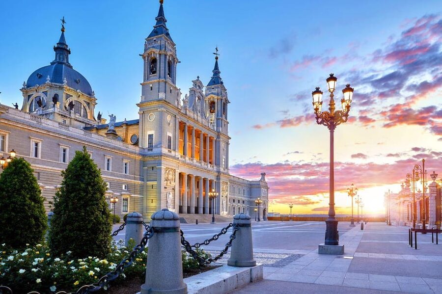 Madrid: Afternoon Royal Palace and Almudena Cathedral Tour - The Royal Palace and its 3,418 rooms