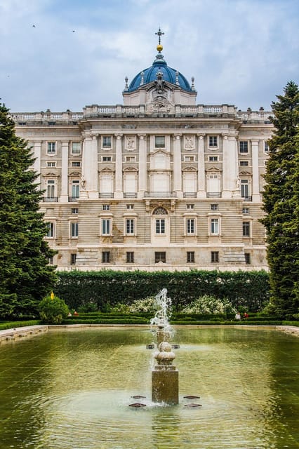 Madrid: Afternoon Royal Palace and Almudena Cathedral Tour - Comfort, timing, and group rhythm