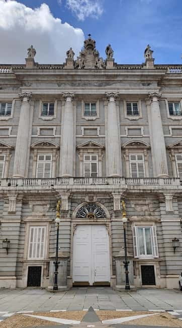 Madrid: Guided tour of the Royal Palace in French - Key points at a glance