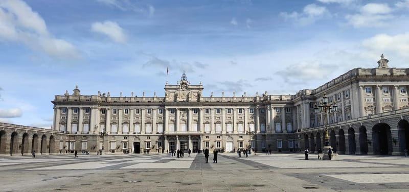 Madrid: Guided tour of the Royal Palace in French - Why the Royal Palace deserves two hours