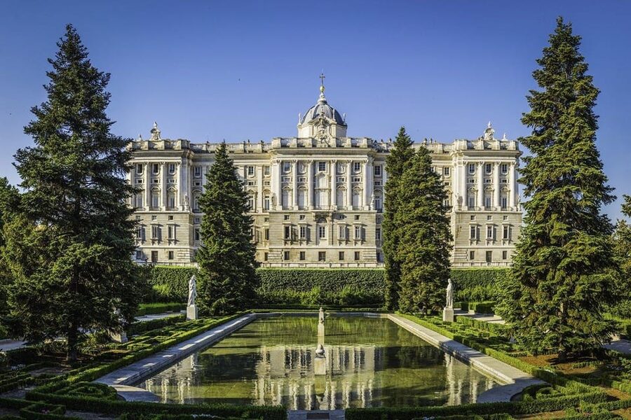 Madrid: Guided Tour of the Royal Palace with Fast Access - Tiepolo, Sabatini, and Giaquinto in the royal rooms