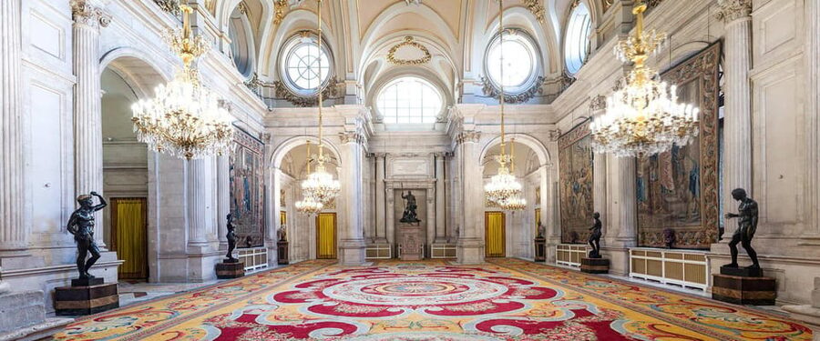 Madrid: Guided Tour of the Royal Palace with Fast Access - Meeting at Plaza de la Villa
