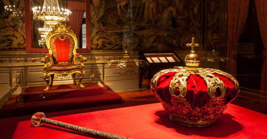 Madrid: Guided Visit to the Royal Palace - State rooms, royal apartments, and the banqueting hall