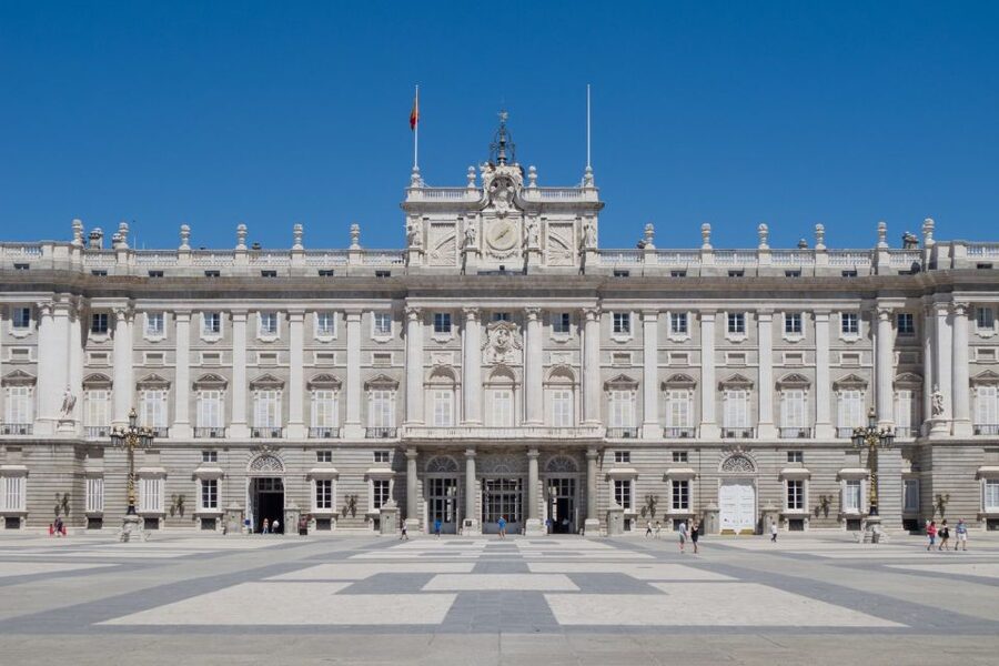 Madrid: Guided Visit to the Royal Palace - The porcelain room and royal chapel