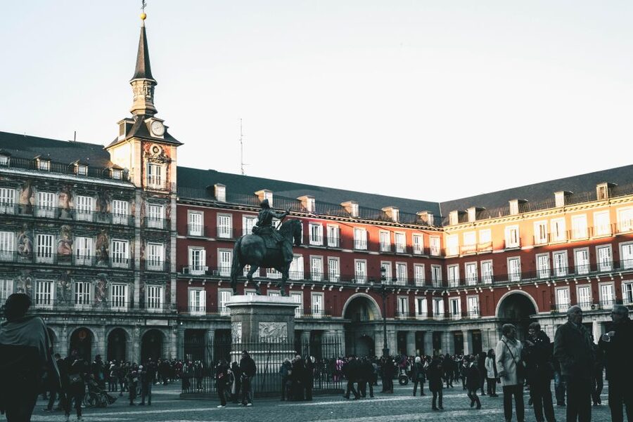 Madrid: Old Town, Poets District, and Royal Palace Tour - Calle del Codo and Plaza de la Villa