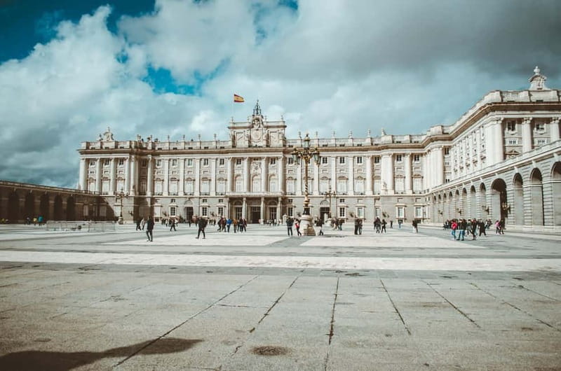 Madrid: Old Town, Poets District, and Royal Palace Tour - What the guides add to the walk
