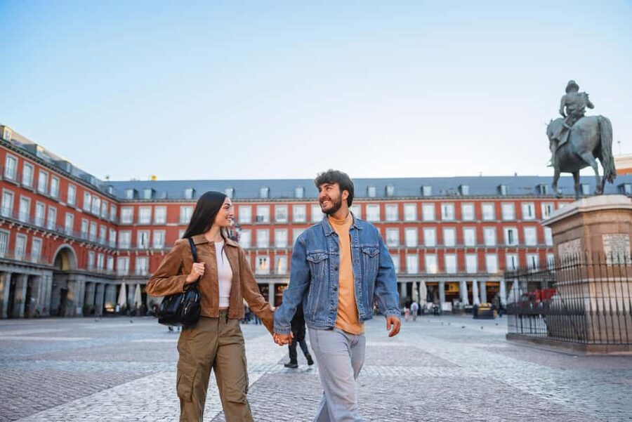 Madrid: Plaza Mayor & Royal Palace Photoshoot - Plaza Mayor gives you a classic Madrid backdrop