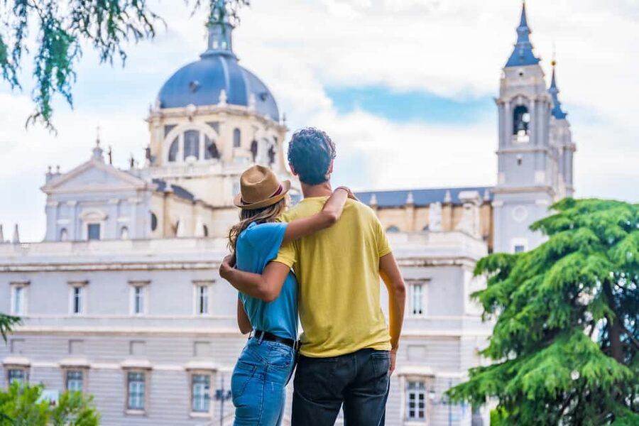 Madrid: Plaza Mayor & Royal Palace Photoshoot - Simple ways to prepare for better photographs