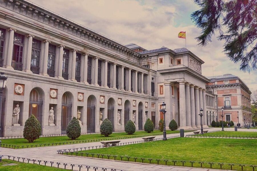 Madrid: Prado Museum and the Royal Palace Guided Tour - Starting at the Royal Palace in central Madrid