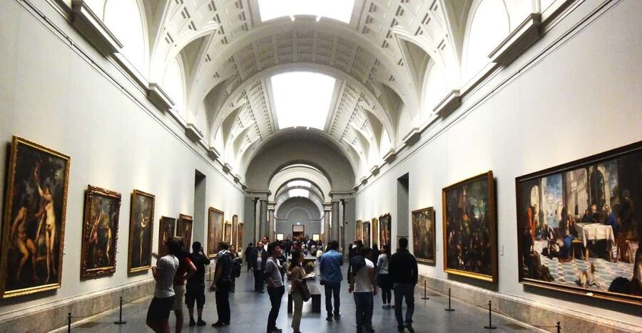 Madrid: Prado Museum & Royal Palace Private Tour w/ Tickets - Crossing Madrid between the museum and palace