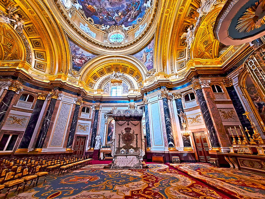 Madrid Private tour: Royal Palace & Cathedral & Old city - Entering the Royal Palace with fast-lane tickets