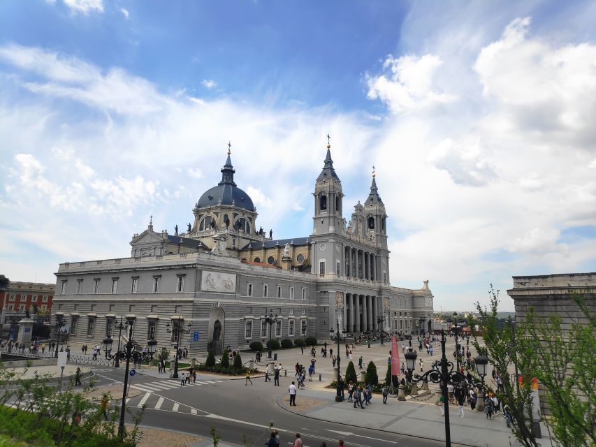 Madrid: Royal Palace and Almudena Cathedral Small-Group Tour - Key points to know before booking