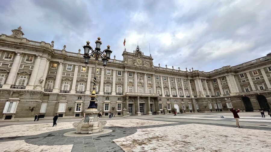 Madrid: Royal Palace Entry Ticket and Small Group Tour - Key points to know before you book