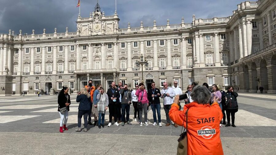 Madrid: Royal Palace Entry Ticket and Small Group Tour - Meeting at Mayor 43 and walking through Madrid