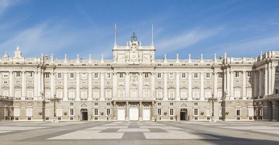 Madrid: Royal Palace Fast-Access Admission Ticket - Getting to the Almudena esplanade entrance