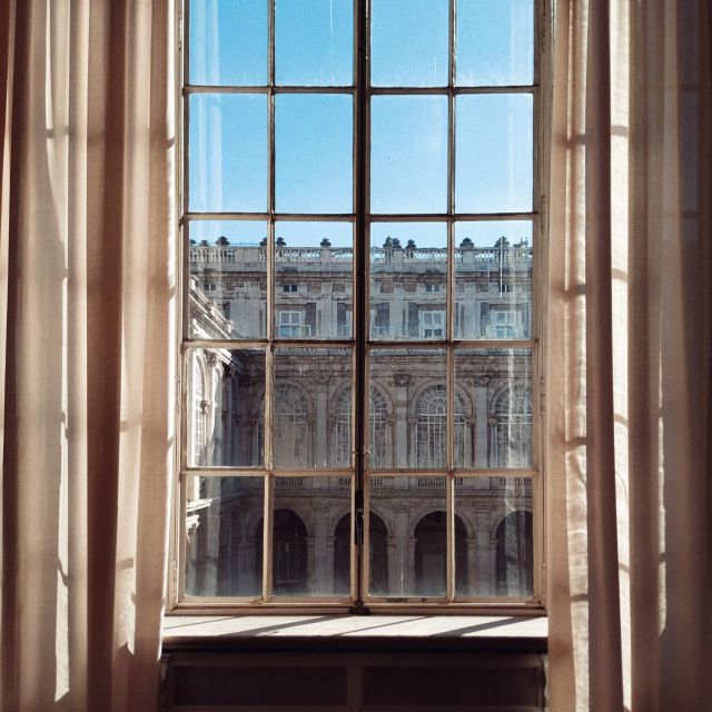 Madrid: Royal Palace Guided Shared Group Tour - Columns Hall and Spain’s changing story