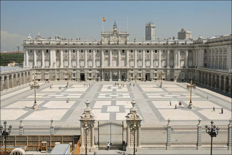 Madrid: Royal Palace Guided Tour with Admission - Who should book this palace tour?