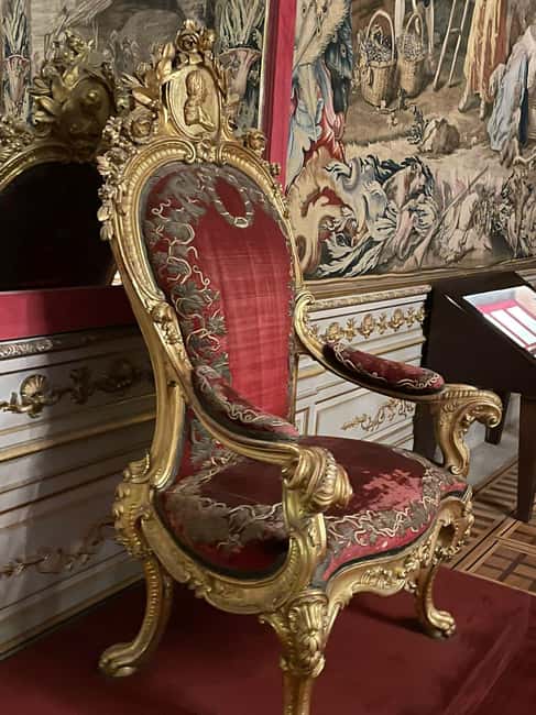 Madrid: Royal Palace Guided Tour with Entry Ticket - Do not skip the armory