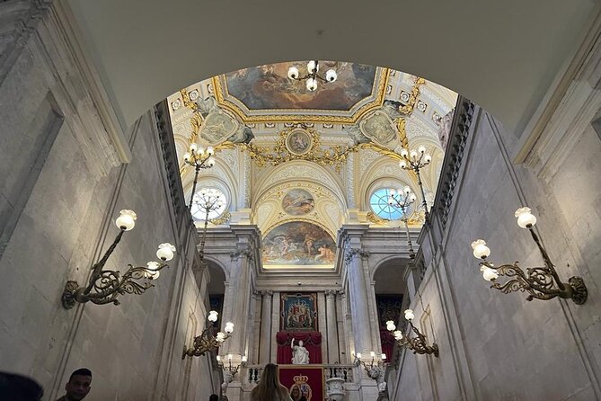 Madrid: Royal Palace Guided Tour with Skip the Line Ticket - The Guides Make the Difference